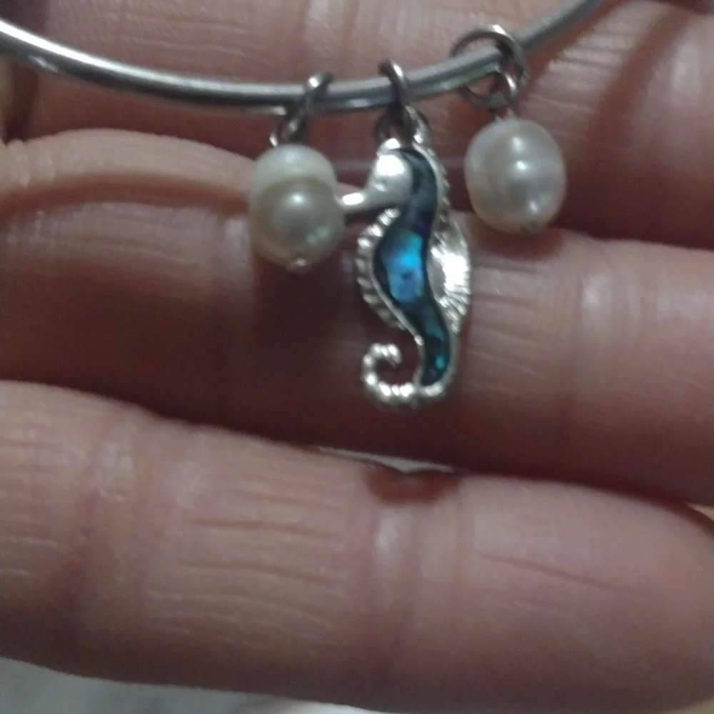 DARLENE SHELLS, INC. GENUINE PAUA ABALONE SEAHORSE BANGLE DANGLE BRACELET-NWT